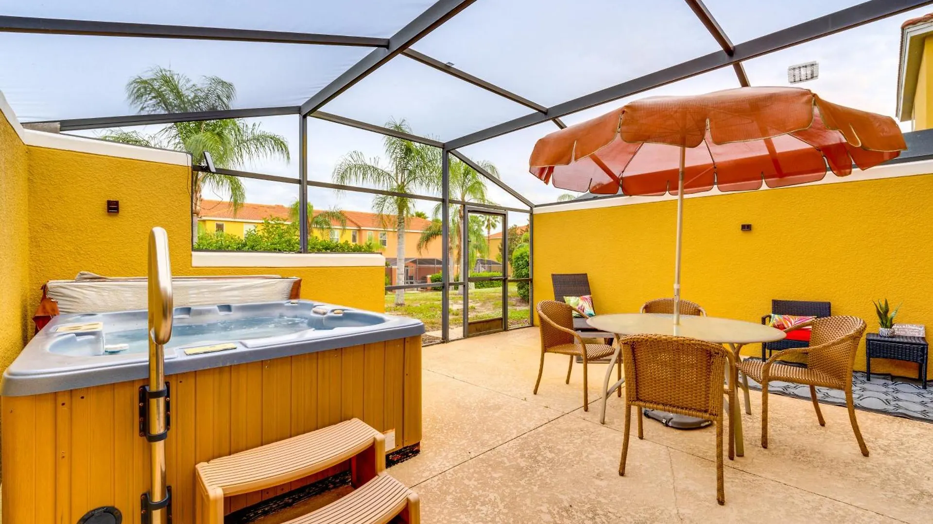 Dom wakacyjny 4 Mi To World Townhome With Hot Tub And Lanai! *