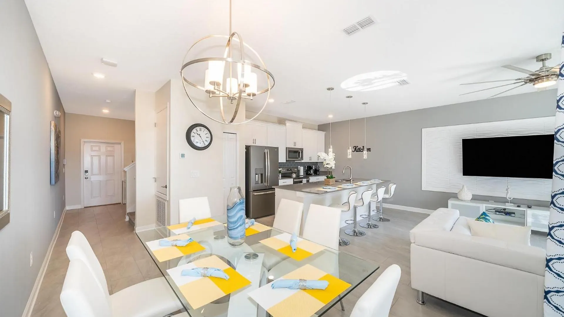 4834sl Townhouse 4 Bedrooms & 3 Bathrooms + Pool *