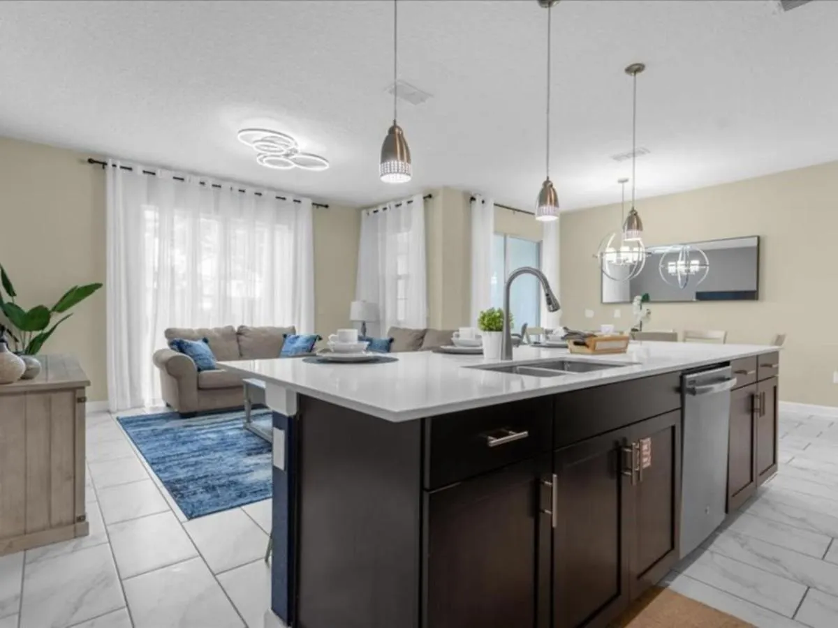 Comfortable 4 Bedrooms At Storey *
