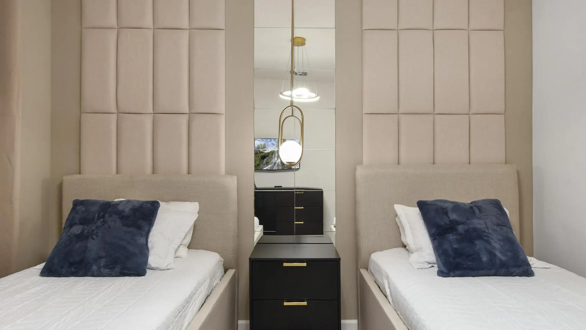 Luxury 12br W/ Pool & Near Prázdninový dům