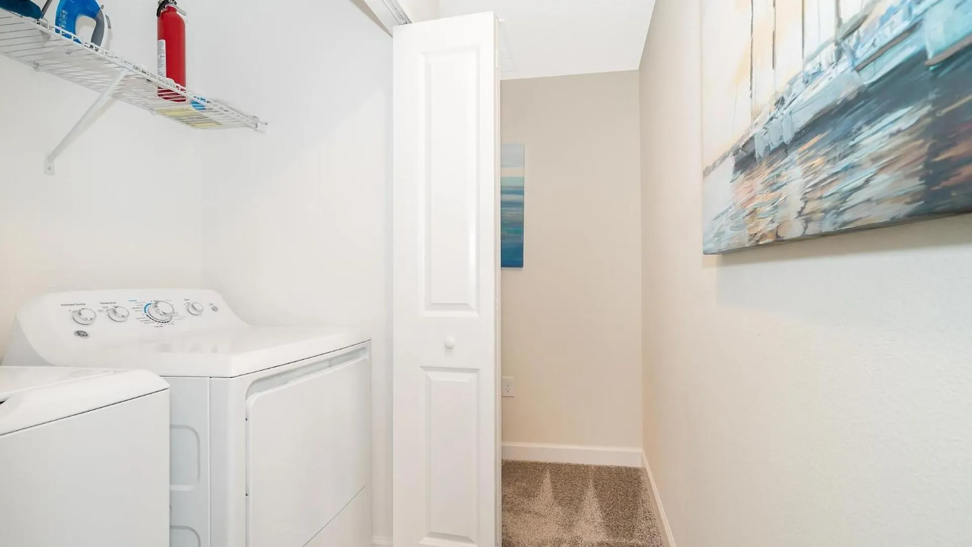 8947ar Townhouse 4 Bedrooms & 3 Bathrooms + Pool Kissimmee