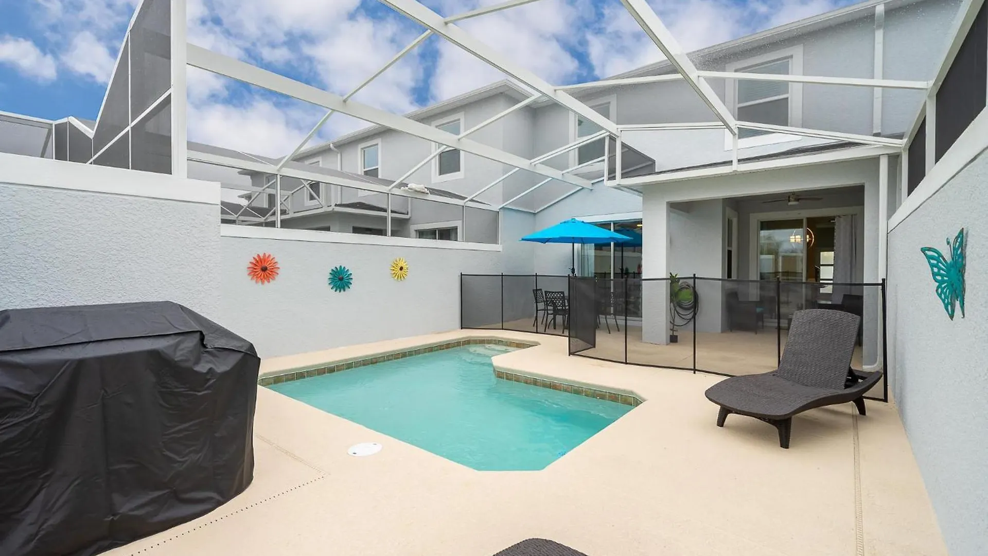 8947ar Townhouse 4 Bedrooms & 3 Bathrooms + Pool Holiday home