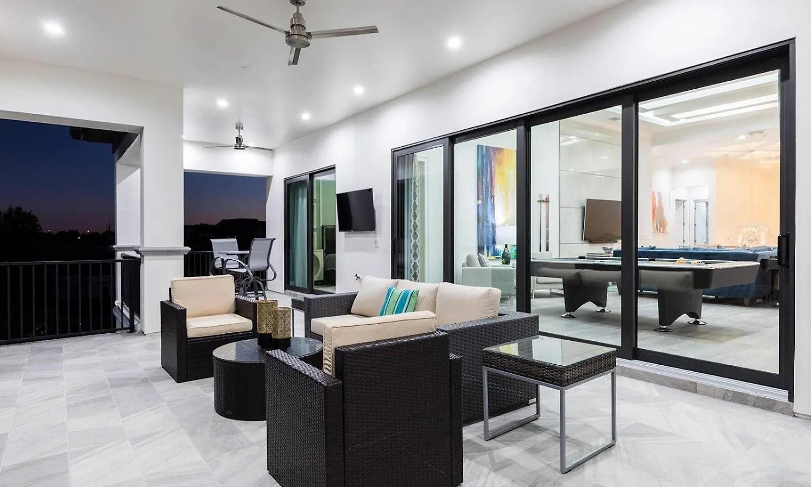 Holiday home Deluxe 8 Bdrm Mansion With Swim Up Bar And Pool Slide At Reunion