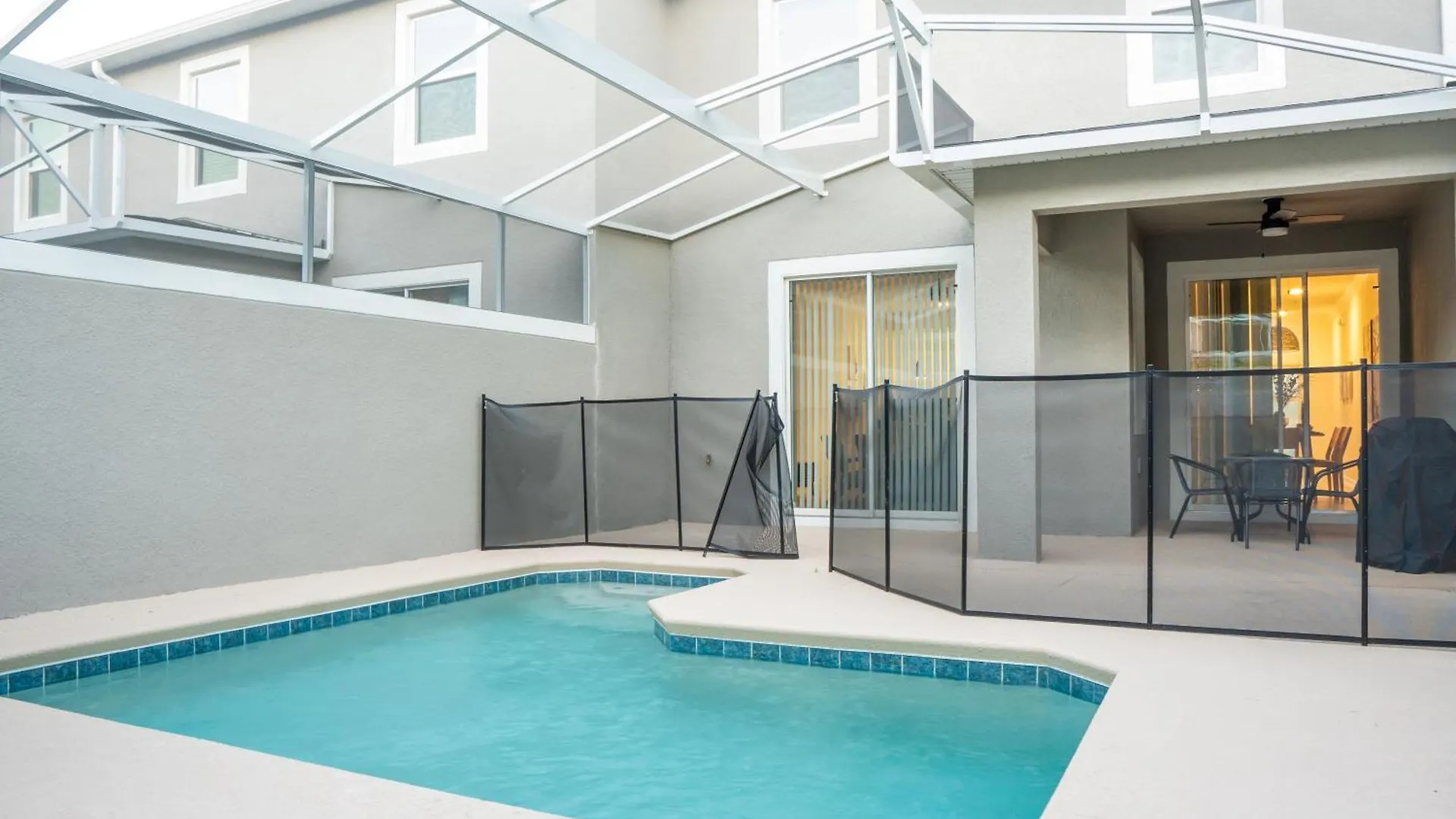 Stunning 4-bedroom Family Getaway With Private Pool 297 *