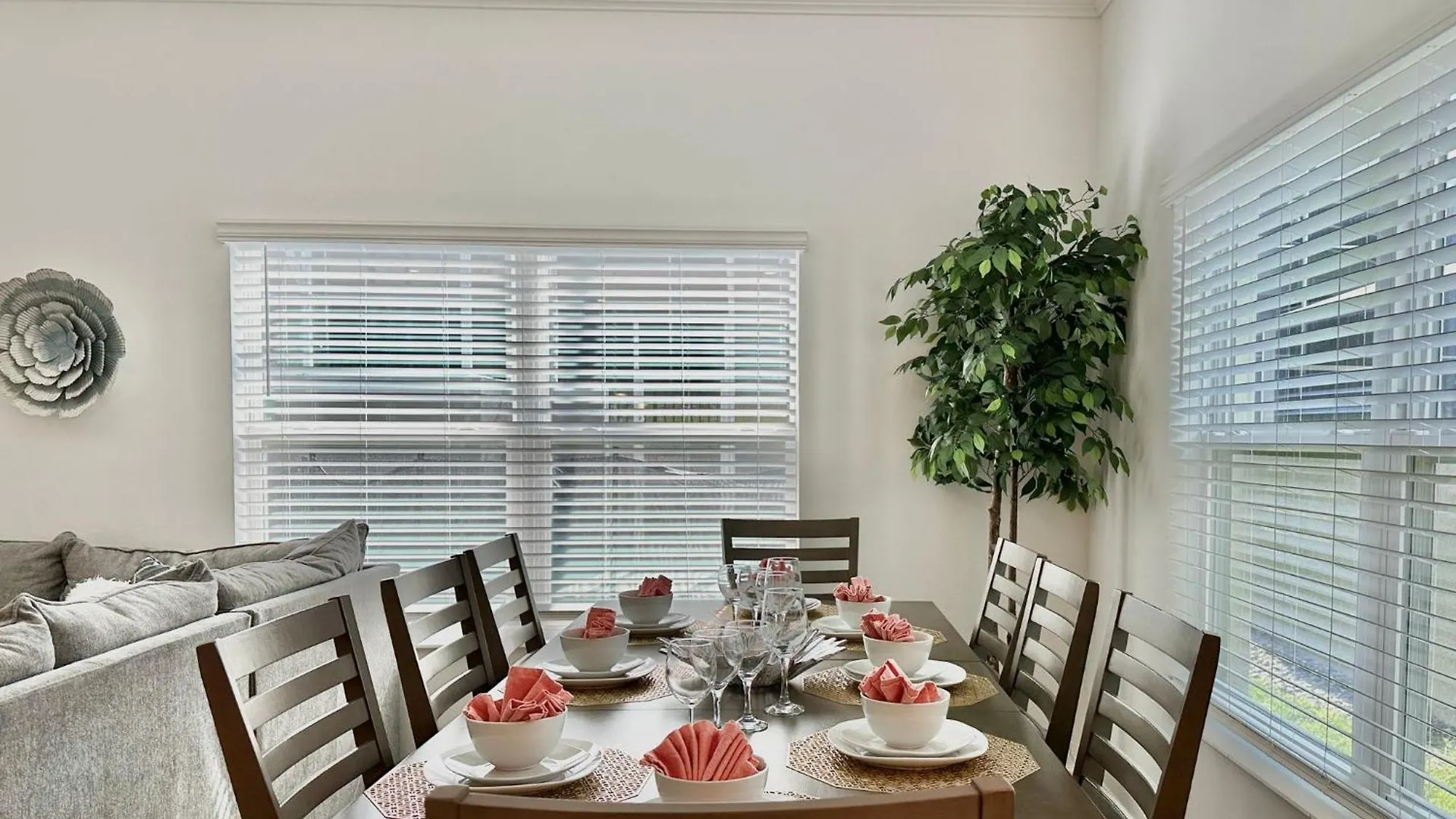 Holiday home Luxury 5 Bedroom 4 Bath Private Pool 240 *