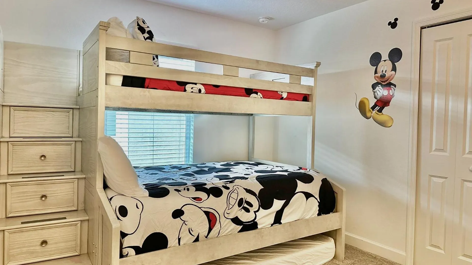 Luxury 5 Bedroom 4 Bath Private Pool 240 Holiday home Kissimmee
