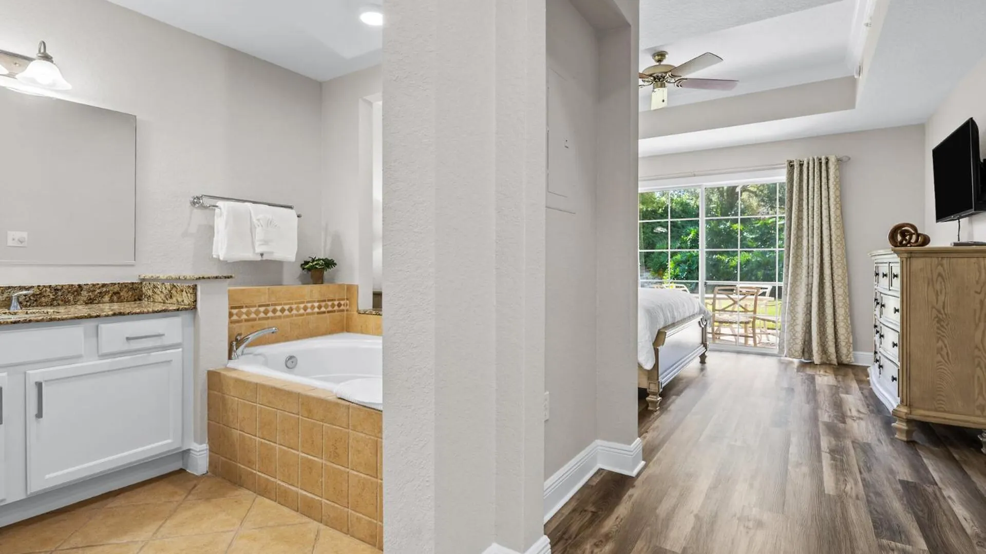 Perfect 3 Bedroom Townhome On Reunion And Orlando Townhome 5693 *