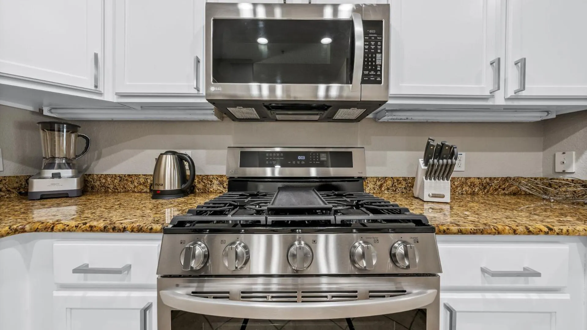 Perfect 3 Bedroom Townhome On Reunion And Orlando Townhome 5693
