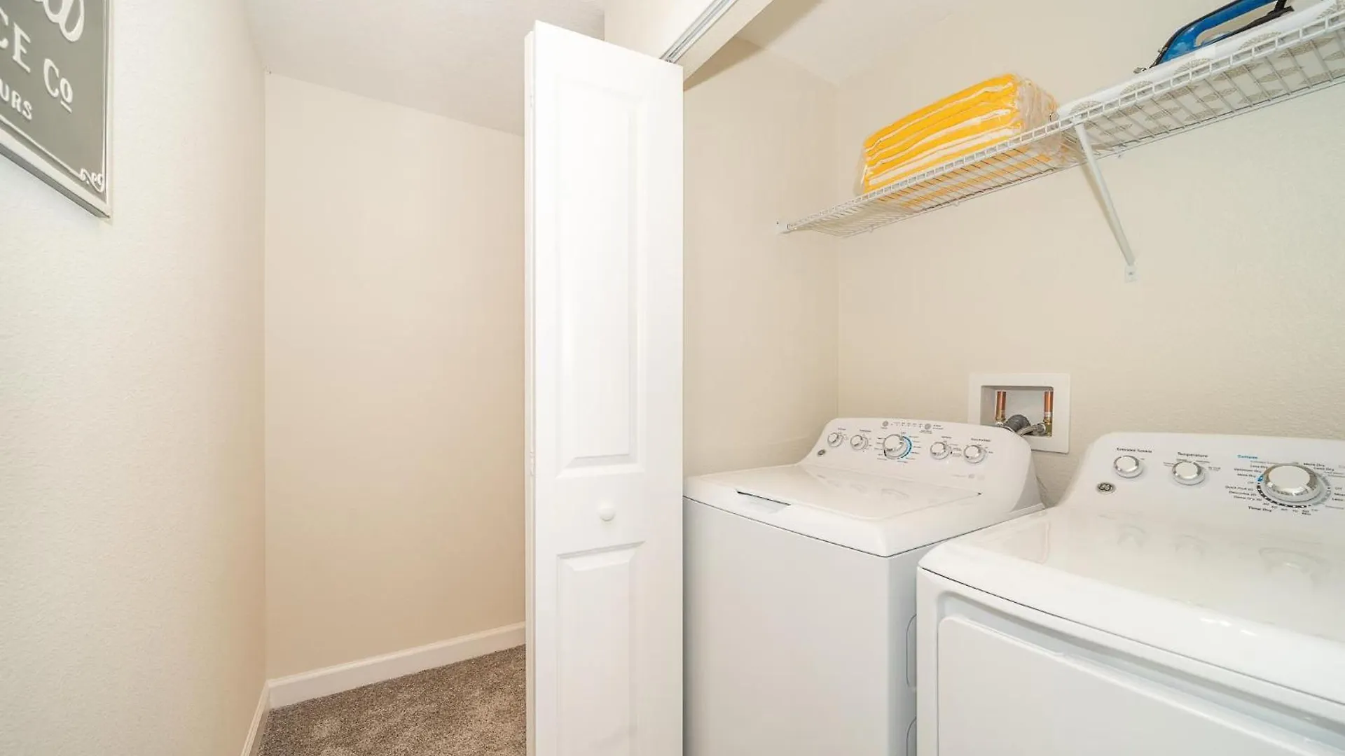 4830fa Townhouse 4 Bedrooms & 3 Bathrooms + Pool *