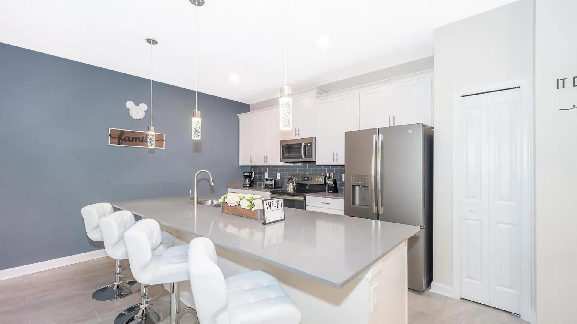 Сasa de vacaciones 4832bn Townhouse 4 Bedrooms & 3 Bathrooms + Pool Kissimmee