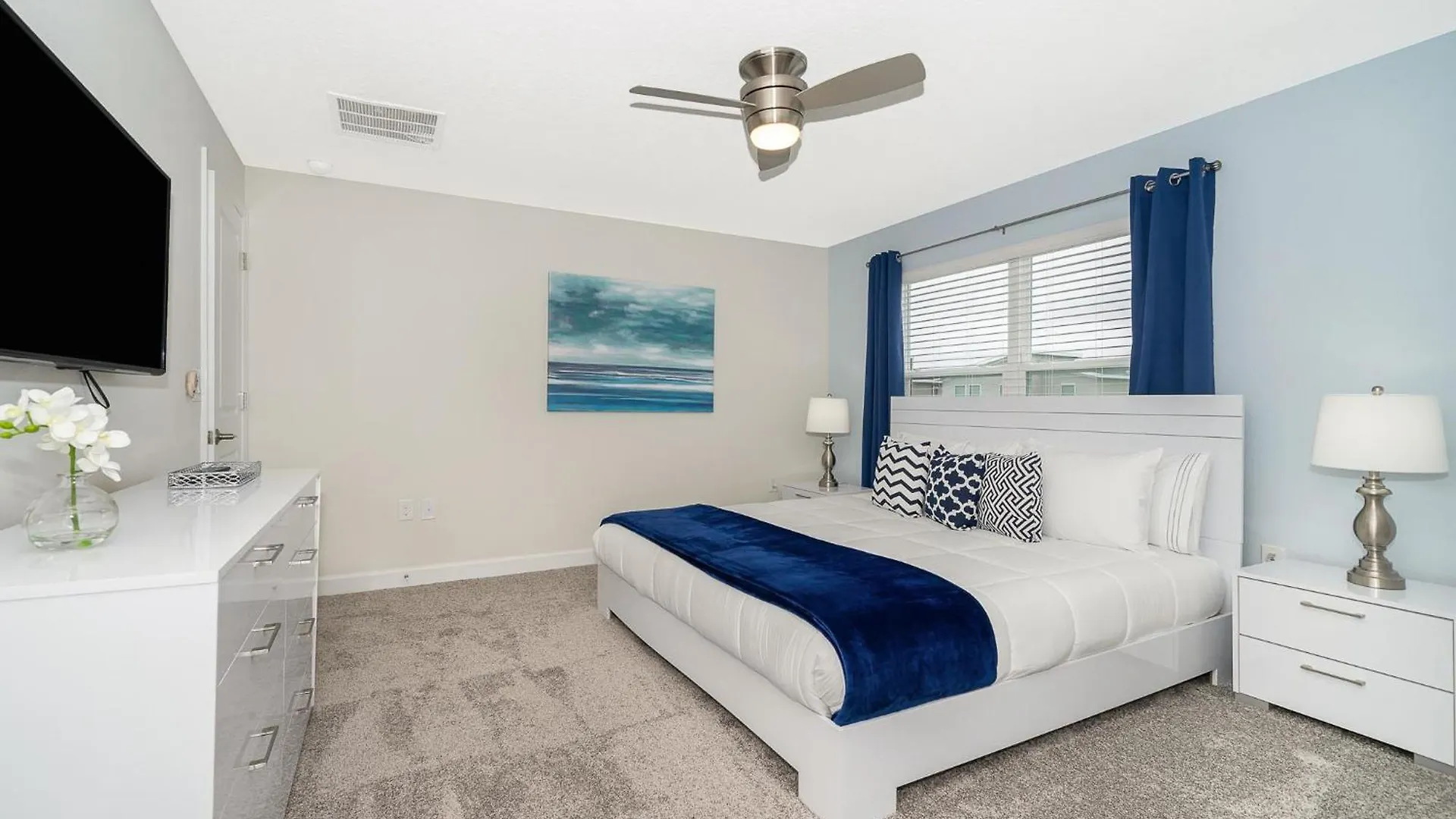 8947ar Townhouse 4 Bedrooms & 3 Bathrooms + Pool