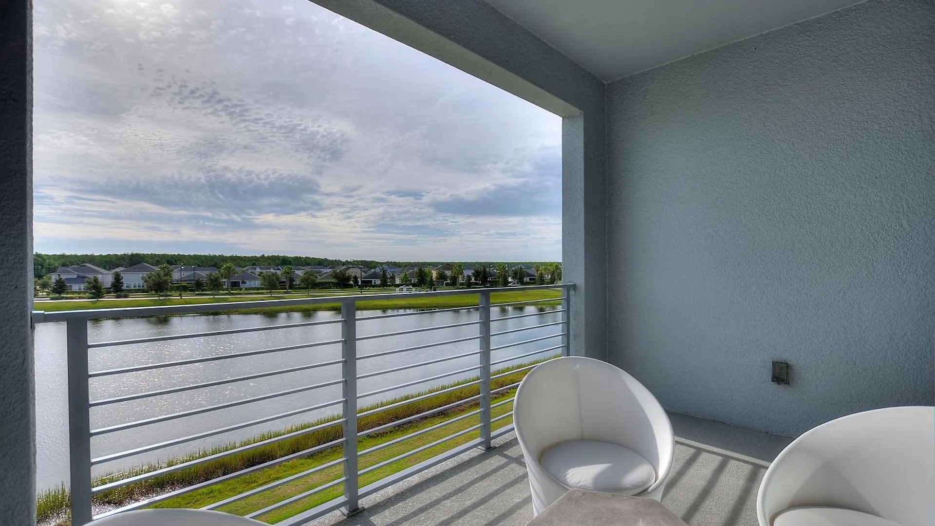 Apartment Ripples At Storey #905 By Shine *