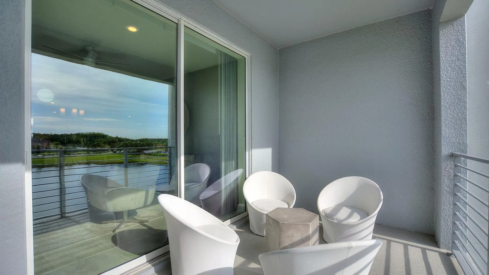 Apartment Ripples At Storey #905 By Shine