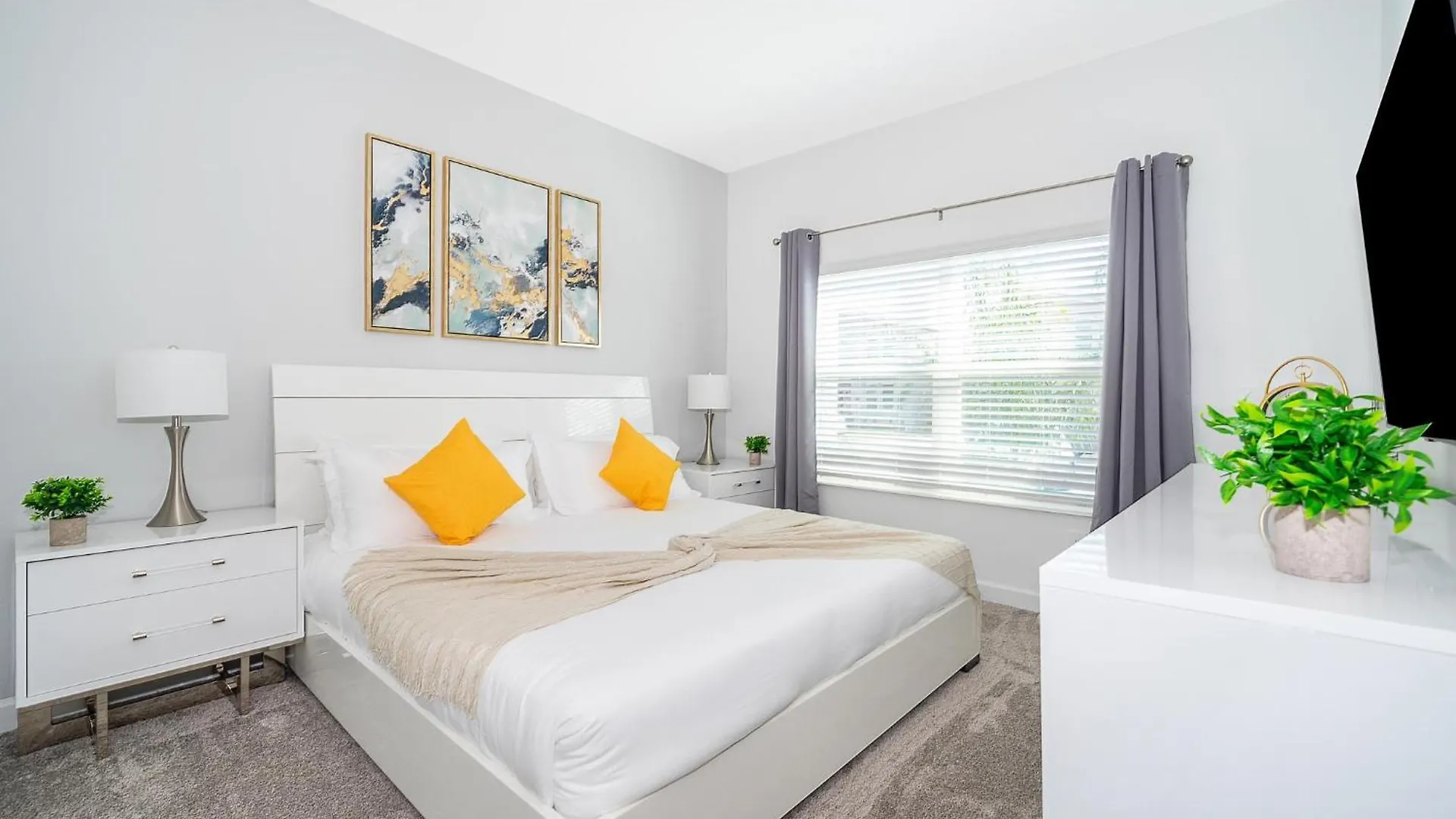 1164ba Townhouse 4 Bedrooms & 3 Bathrooms + Pool