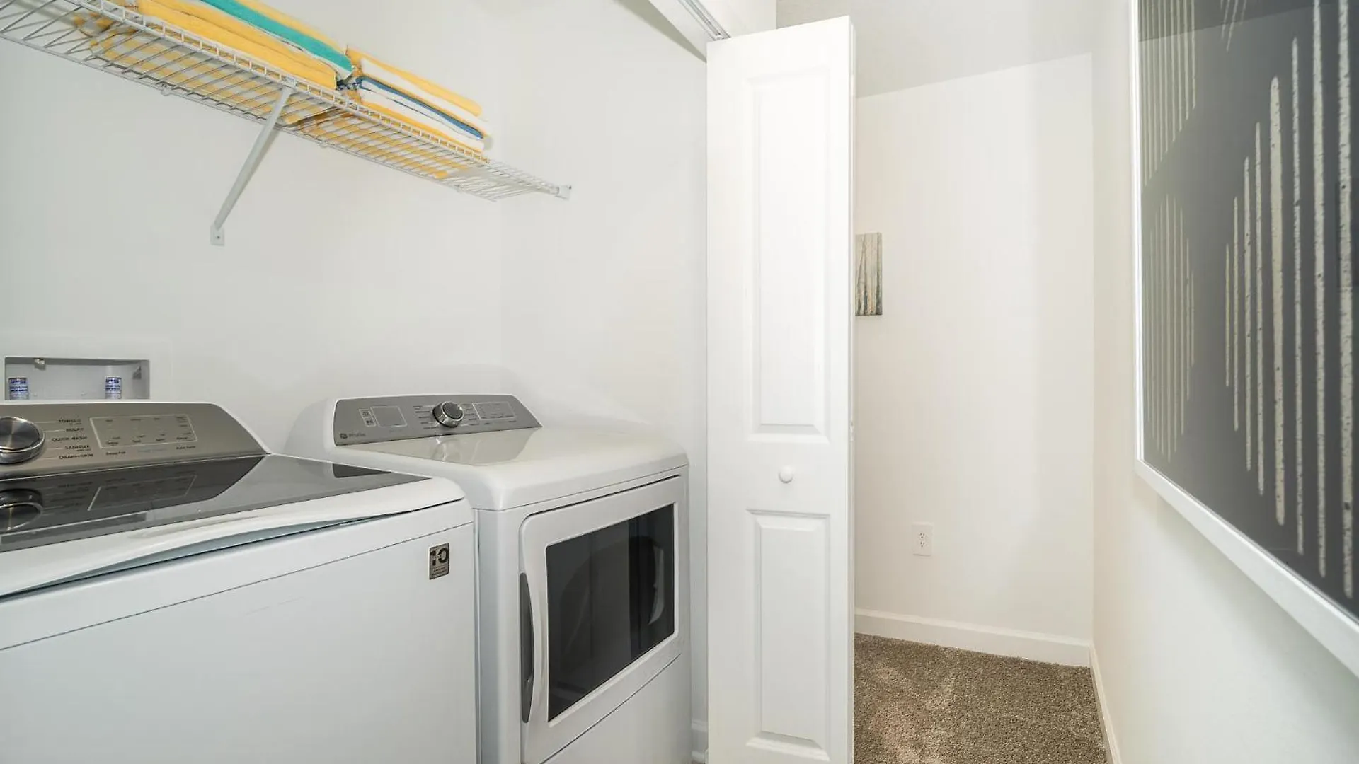 1164ba Townhouse 4 Bedrooms & 3 Bathrooms + Pool