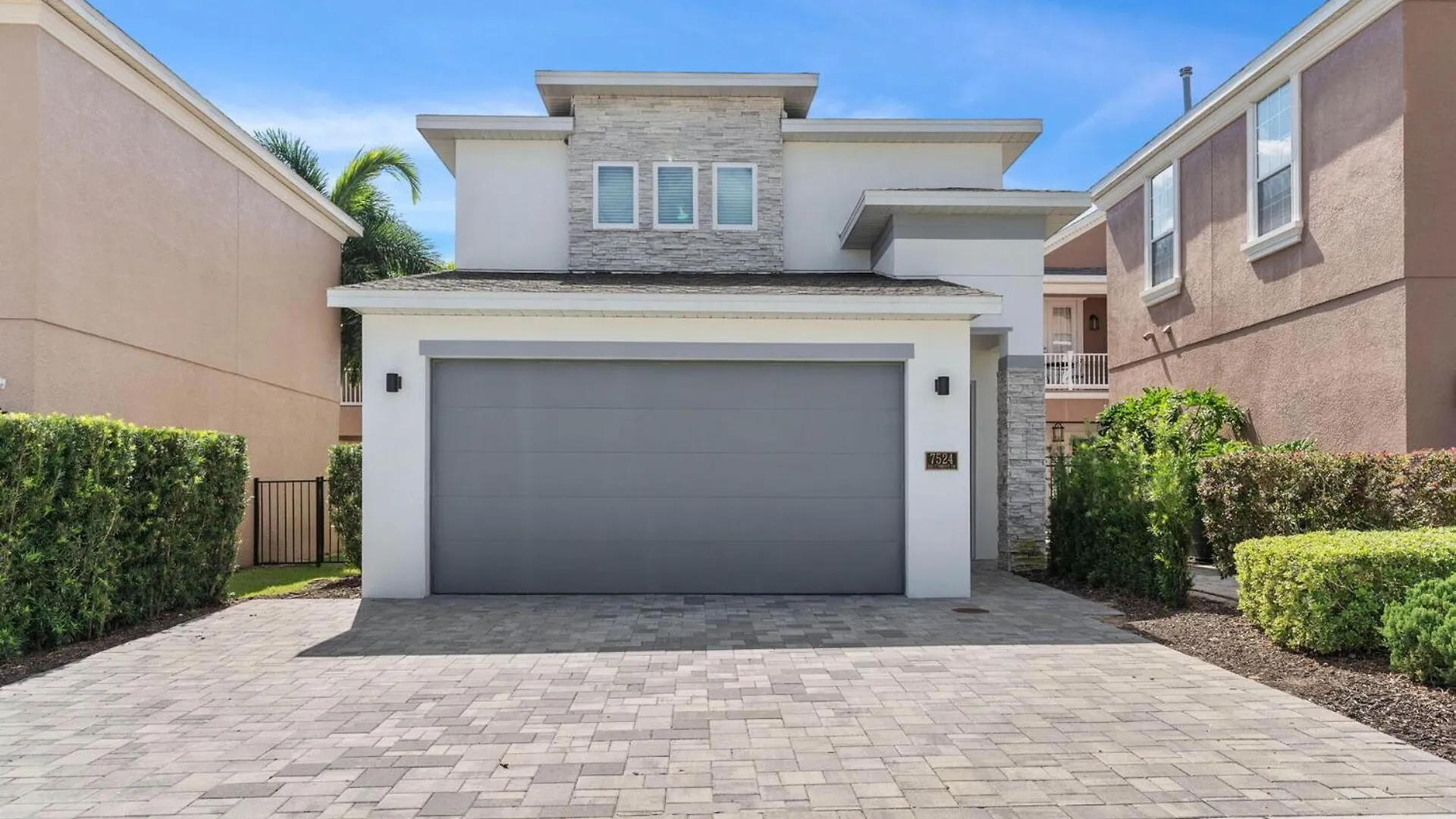 Rent The Perfect 4 Bedroom Reunion 1018 Villa