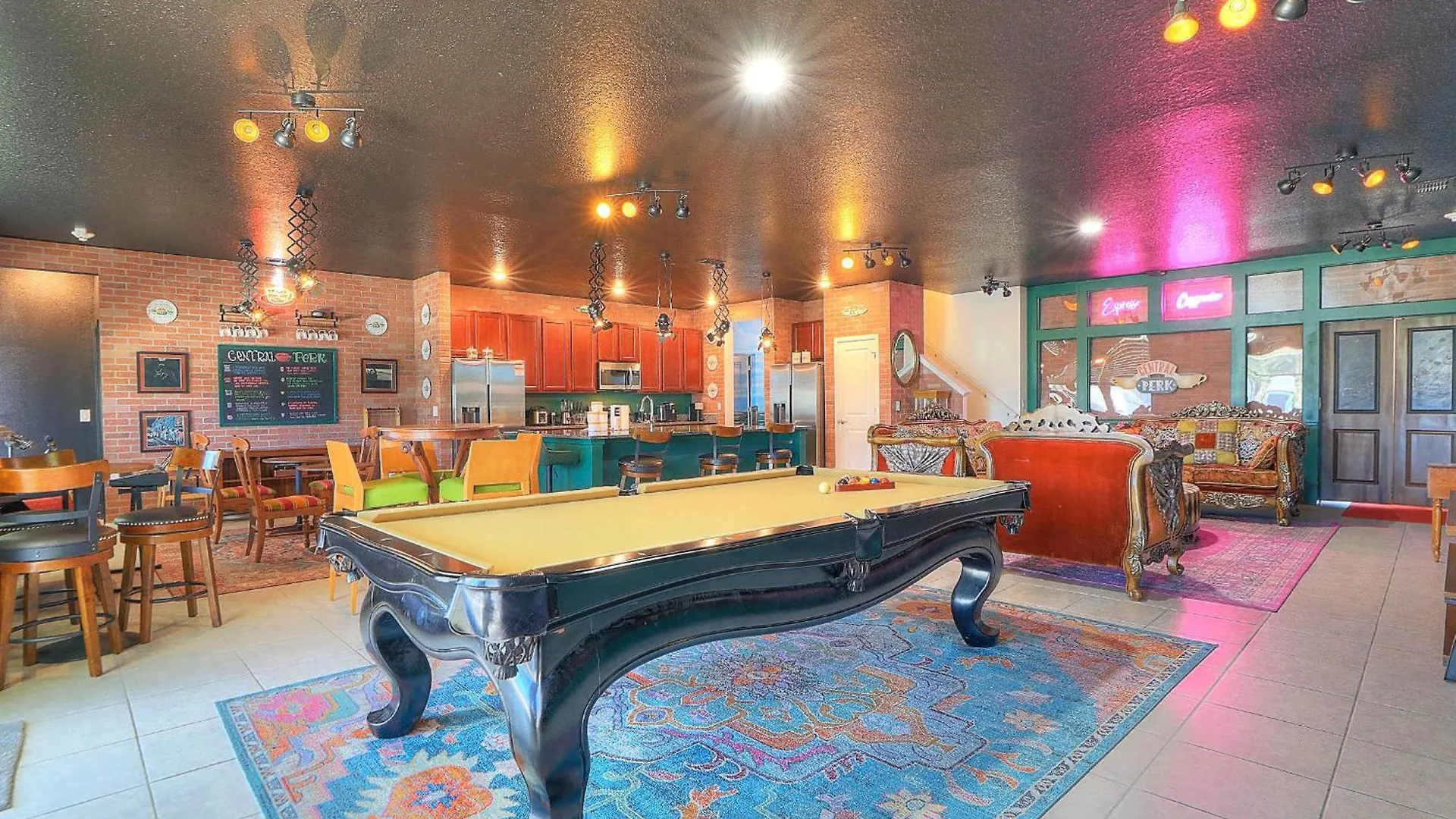 بيت للعطل Showstopper 15br Lakeside Villatheater كيسيمي