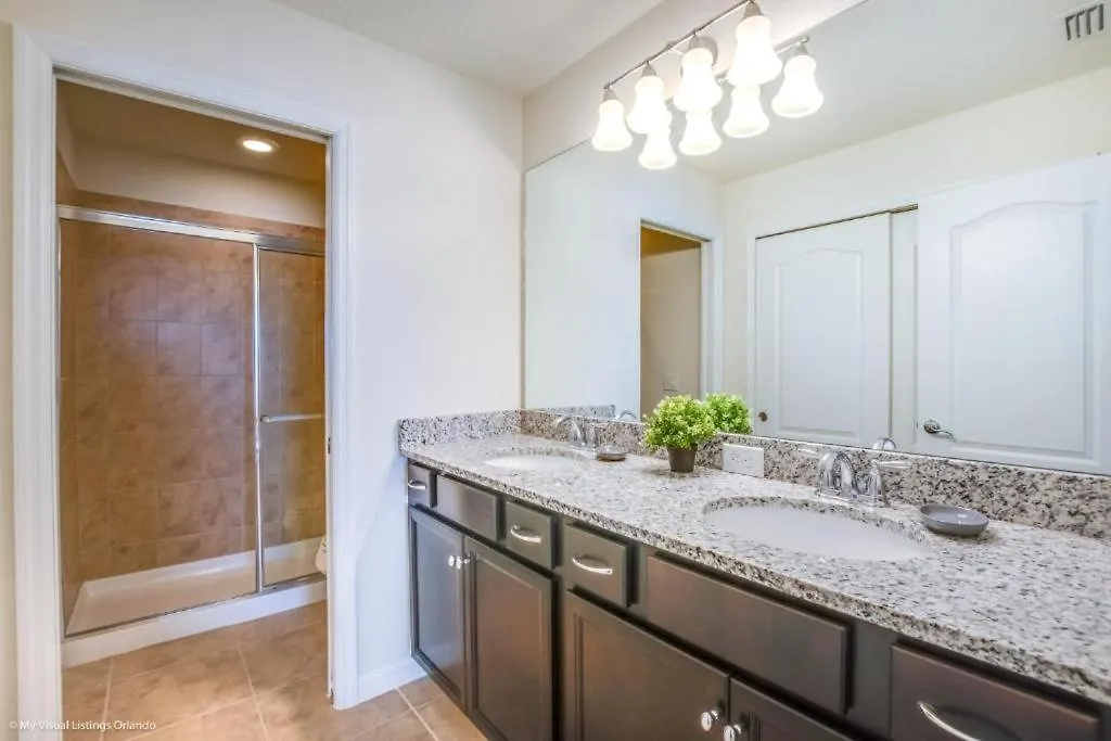 Casa de Férias Lakeview 5br Townhome W Pool Kissimmee