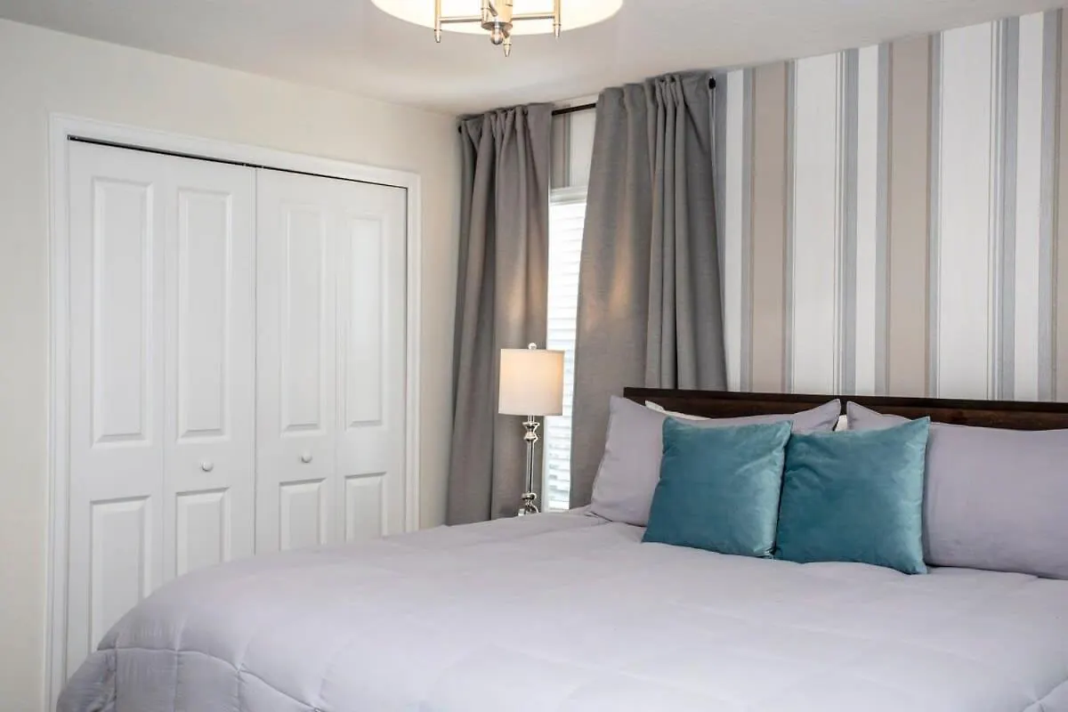 Luxurious 4bd W/ Pool 4983 *