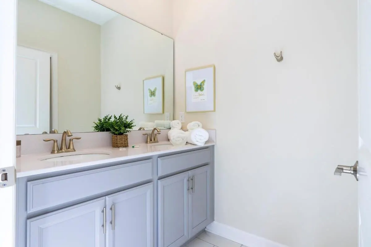 Stunning 5 Bd W/ Pool Close To 2905