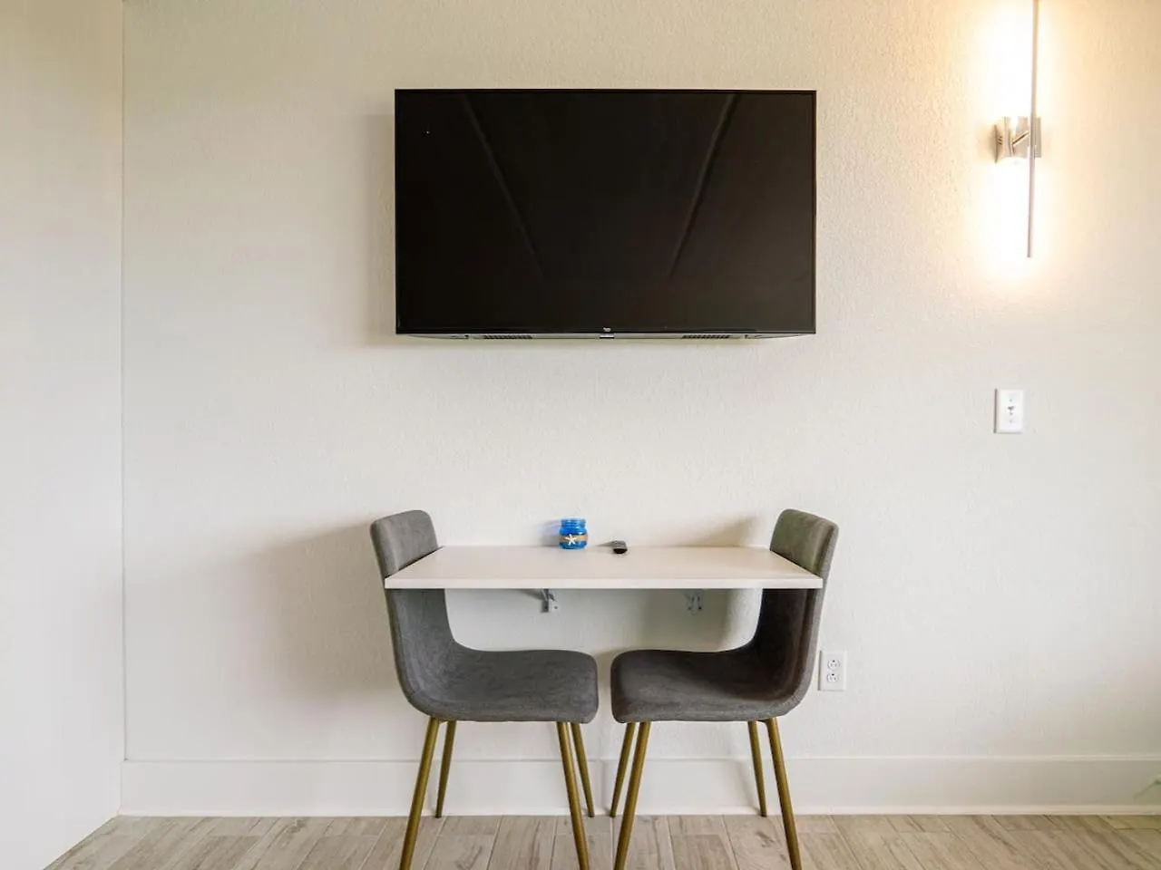 Cozy 1br Near And Pool *