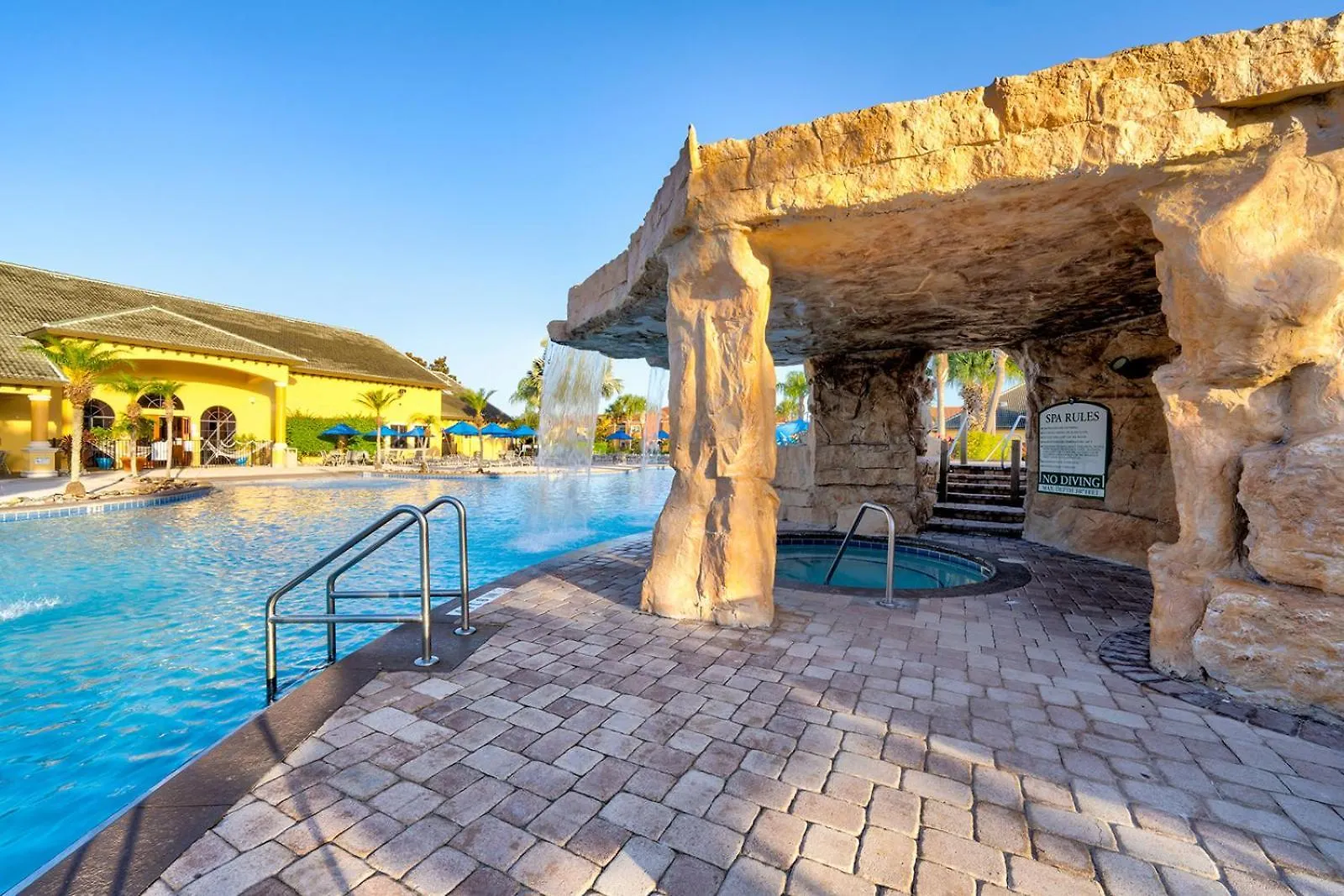6-bedroom With 2 En-suites & Private Pool