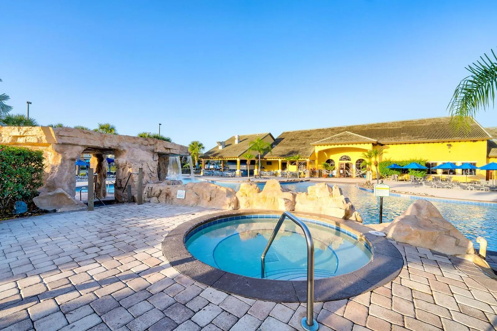 6-bedroom With 2 En-suites & Private Pool