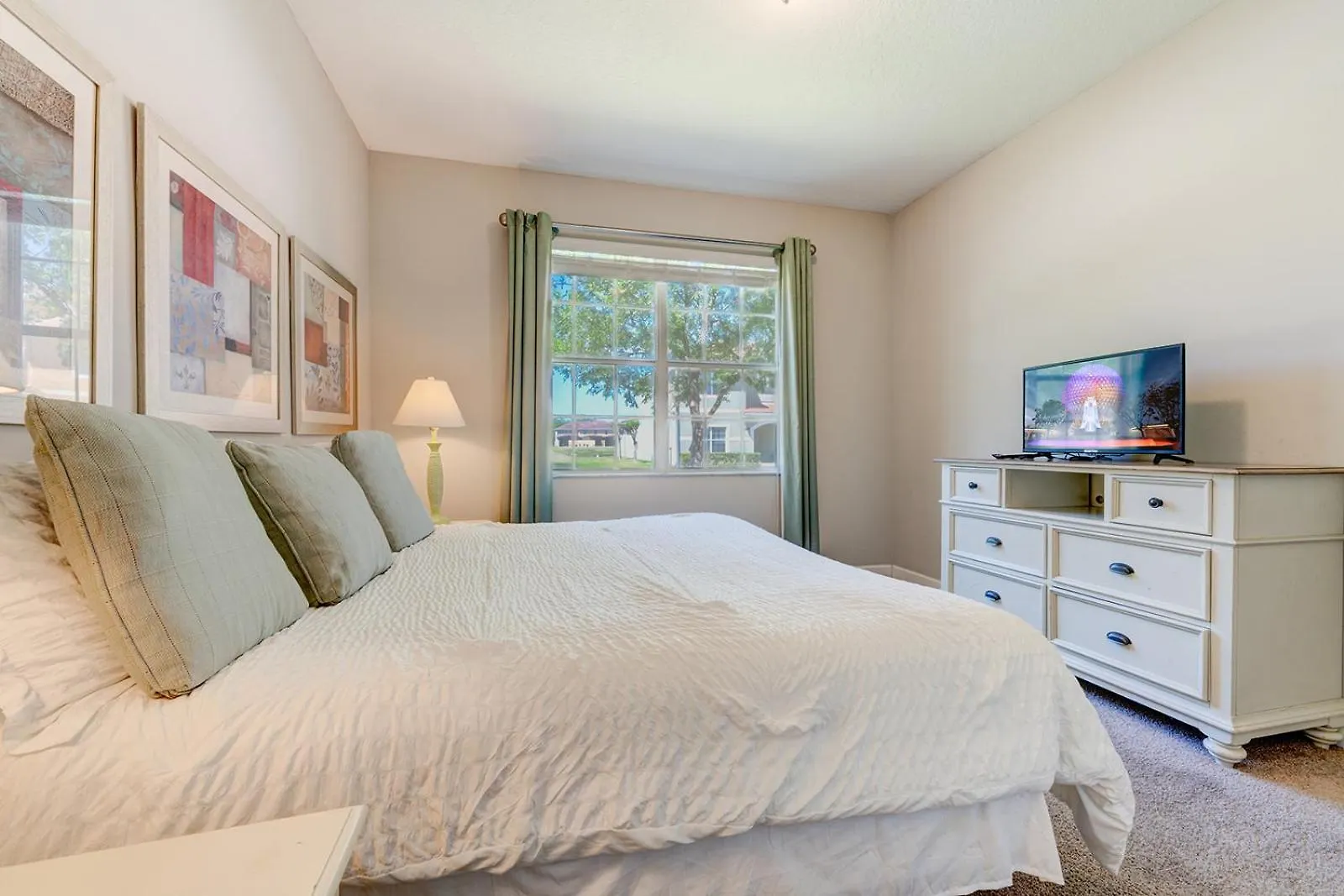 Villa 6-bedroom With 2 En-suites & Private Pool *