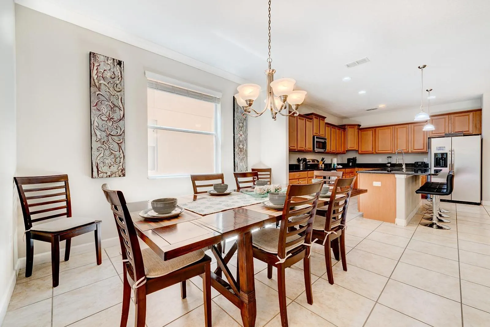 6-bedroom With 2 En-suites & Private Pool *