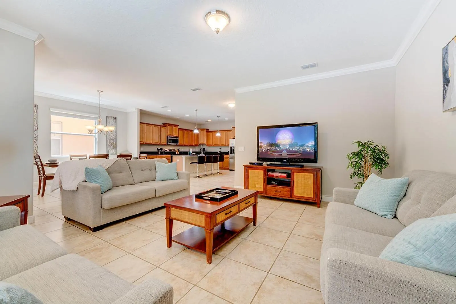 6-bedroom With 2 En-suites & Private Pool