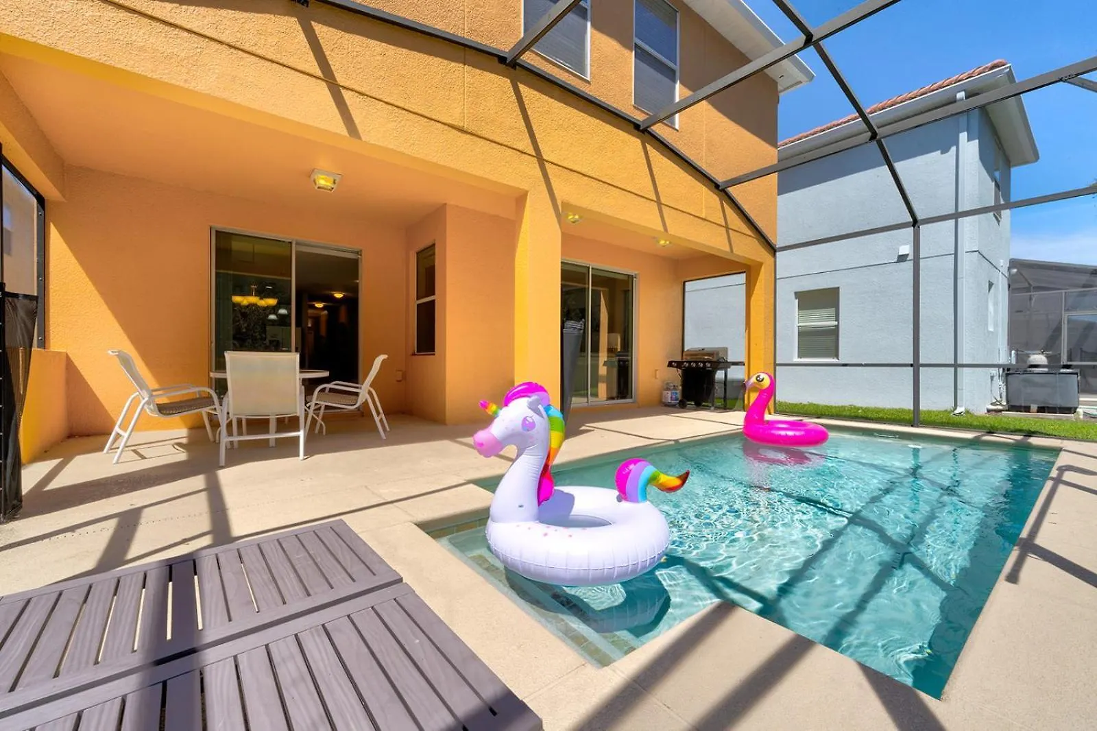 Villa 6-bedroom With 2 En-suites & Private Pool