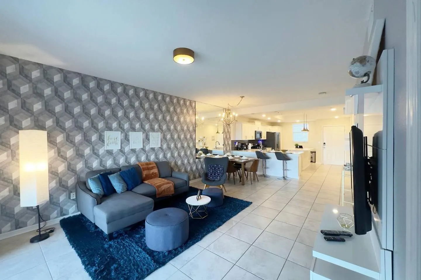 Apartment Our Stylish 2 Bedroom 6 Minutes To World