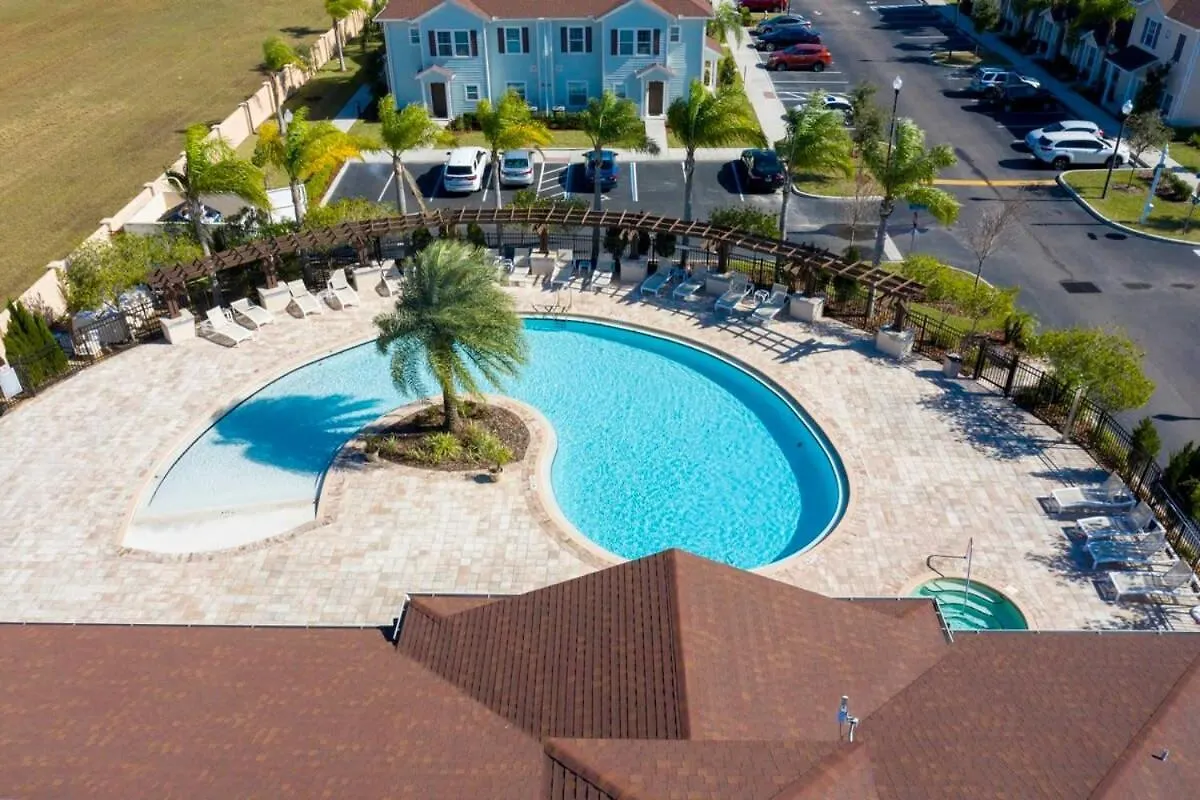 Spacious 4bd Dream With Access At Lucaya 3210