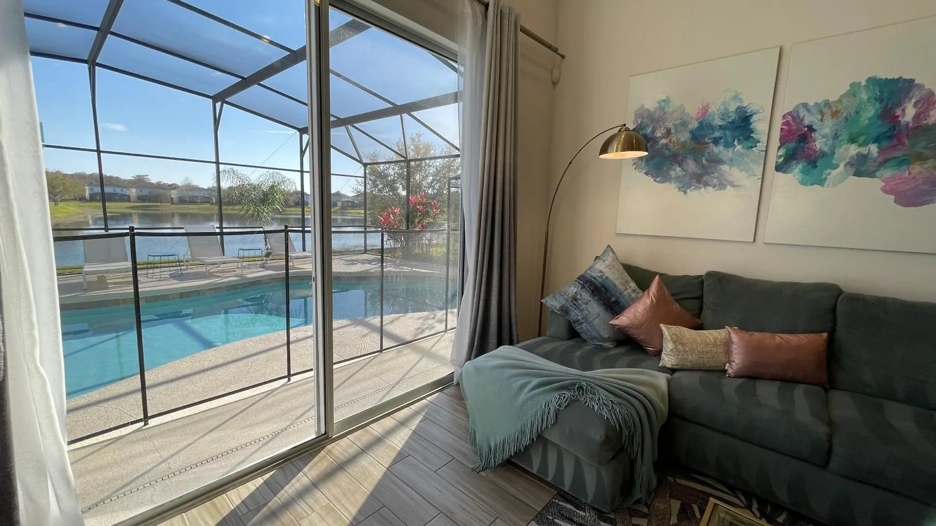 #372-welcome To Lightwater Villa, Your Modern Vacation Home! South-facing Pool & Overlooking Kissimmee