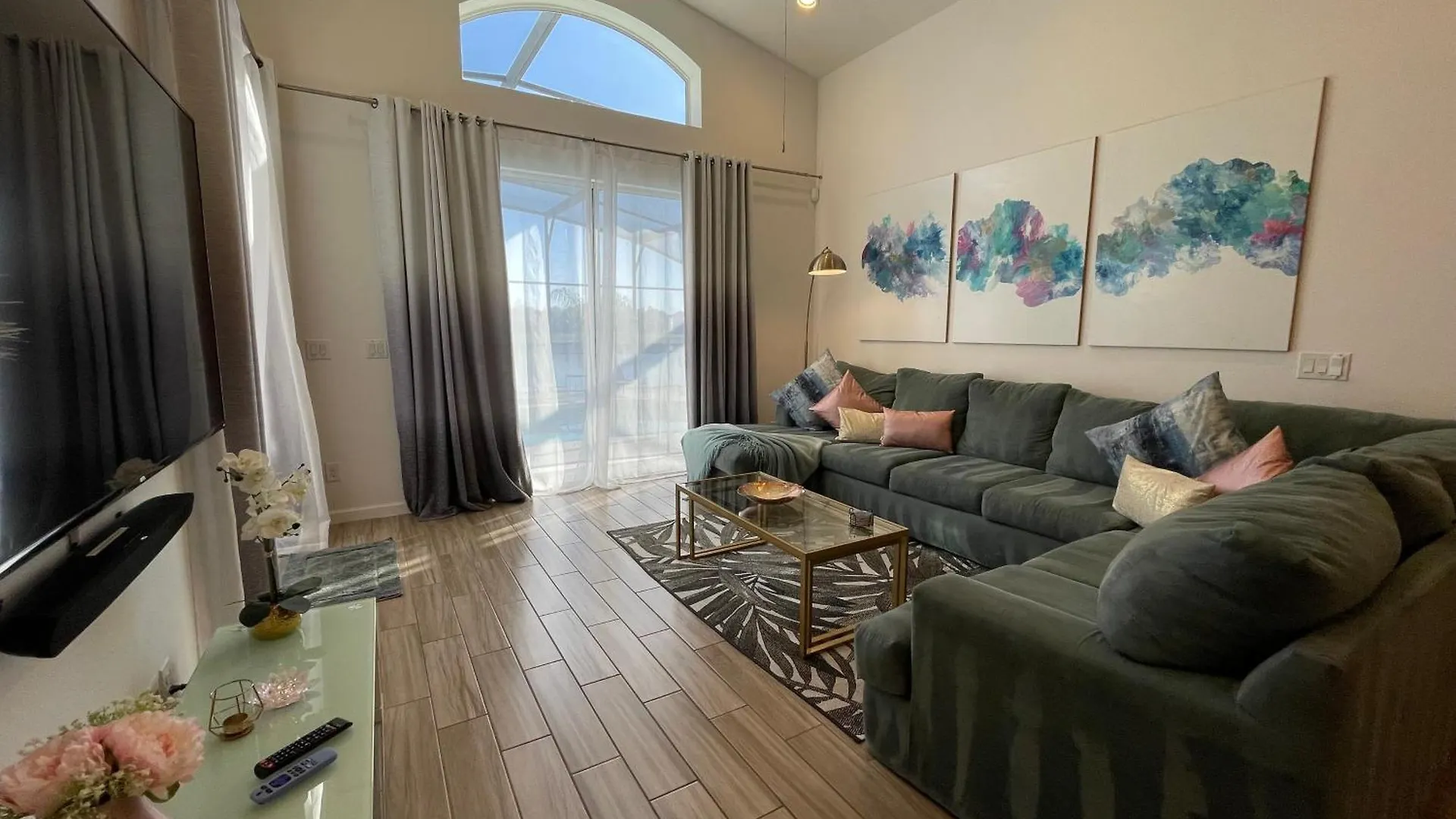 Villa #372-welcome To Lightwater Villa, Your Modern Vacation Home! South-facing Pool & Overlooking Kissimmee