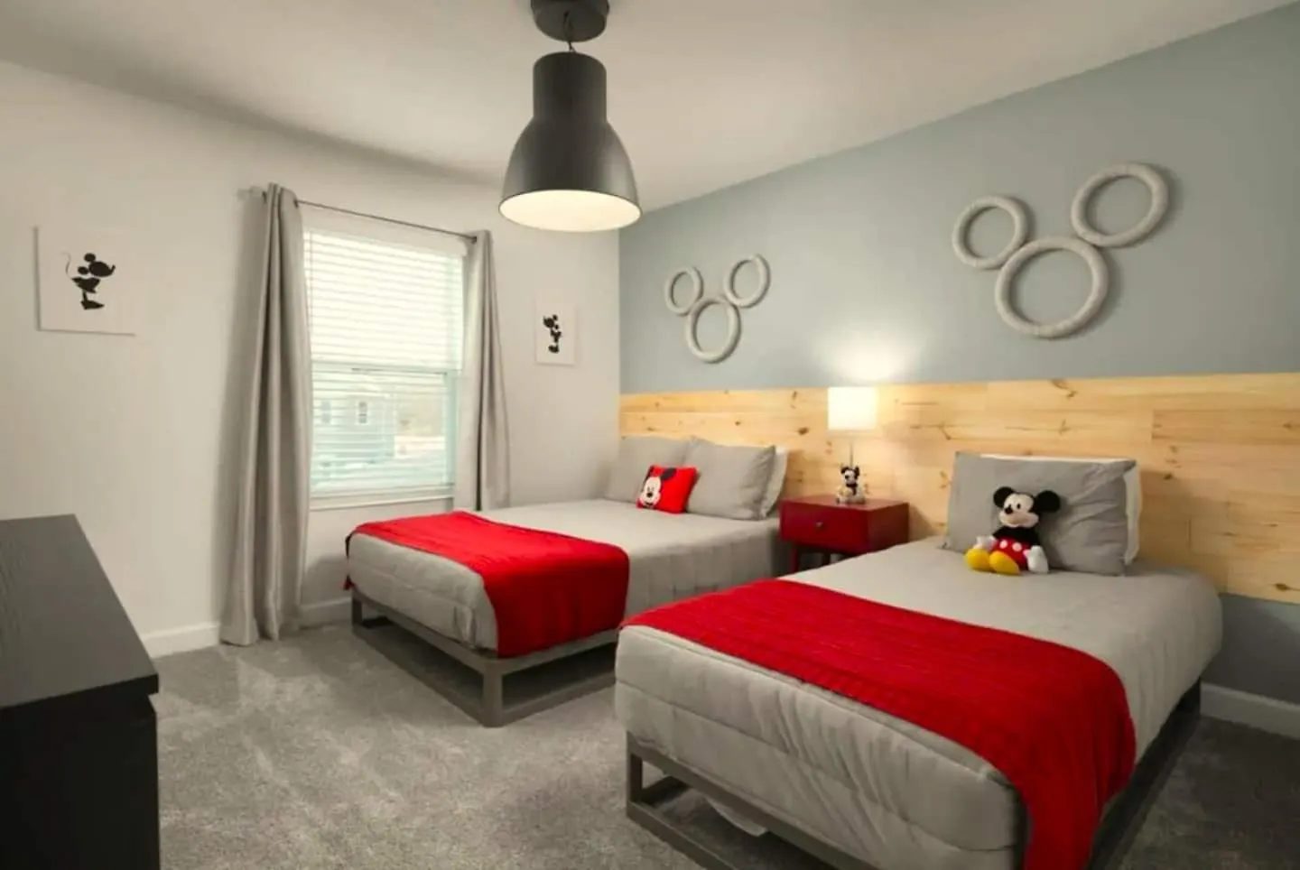 Your 4-bedroom Getaway, Only 9 Miles From