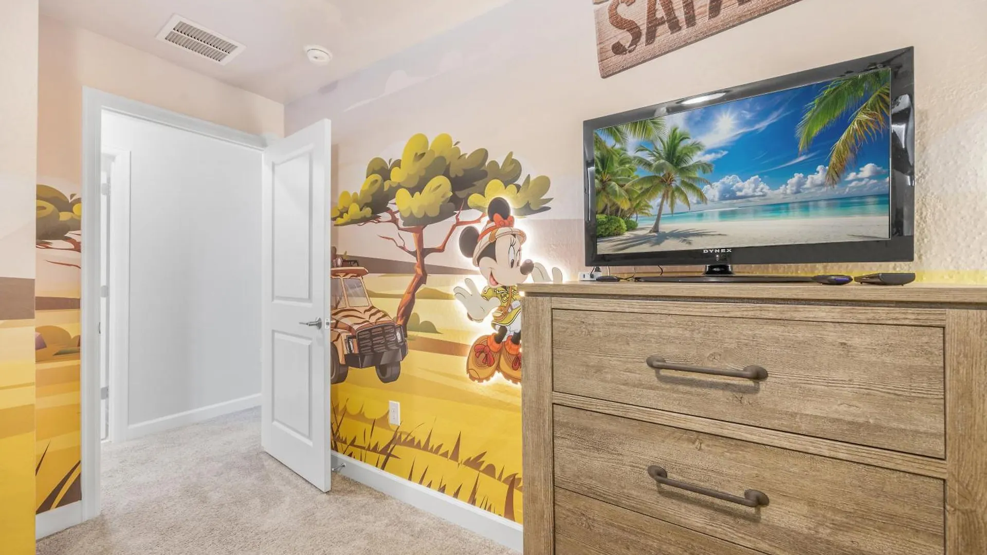 Mickey's Safari And Galactic Retreat *