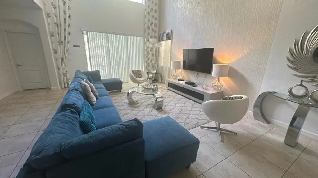 Paradise Palms - 5 Bedroom Pool - 3500pp *