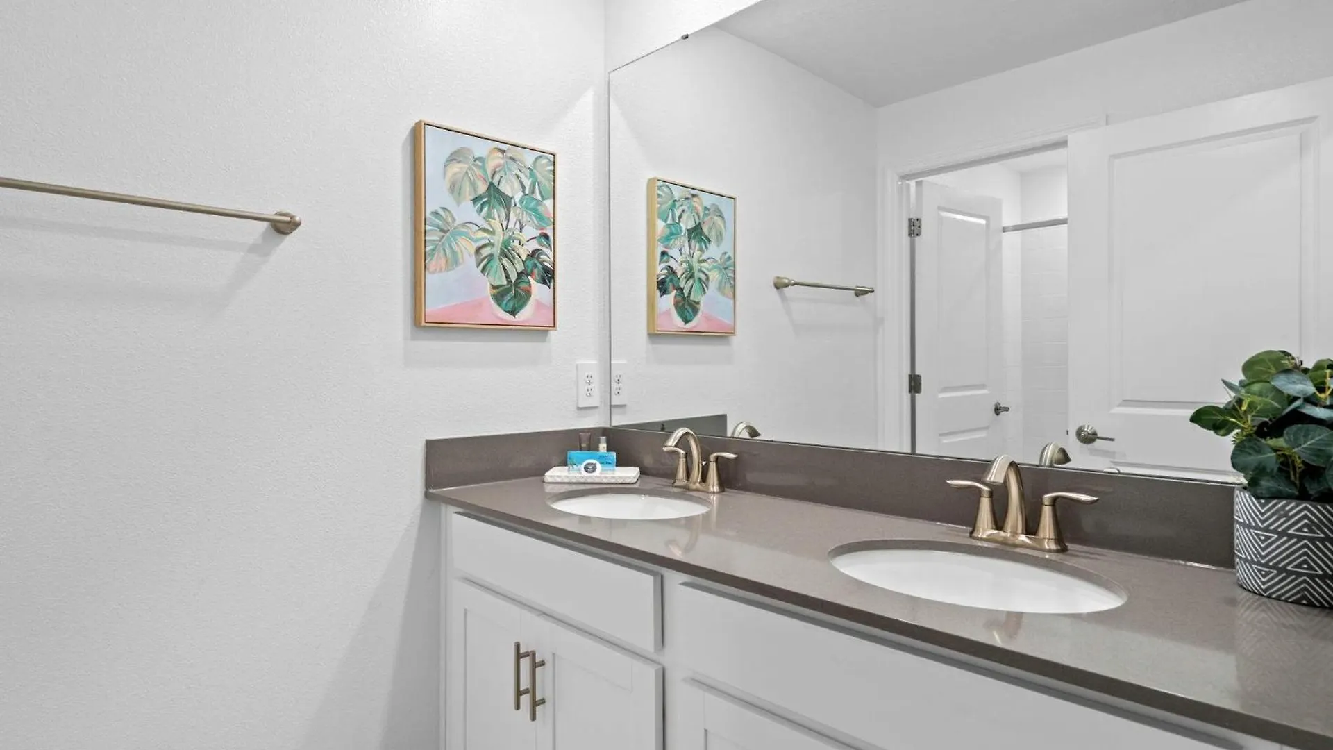 Special 4bedroom Th W-private Pool Next To