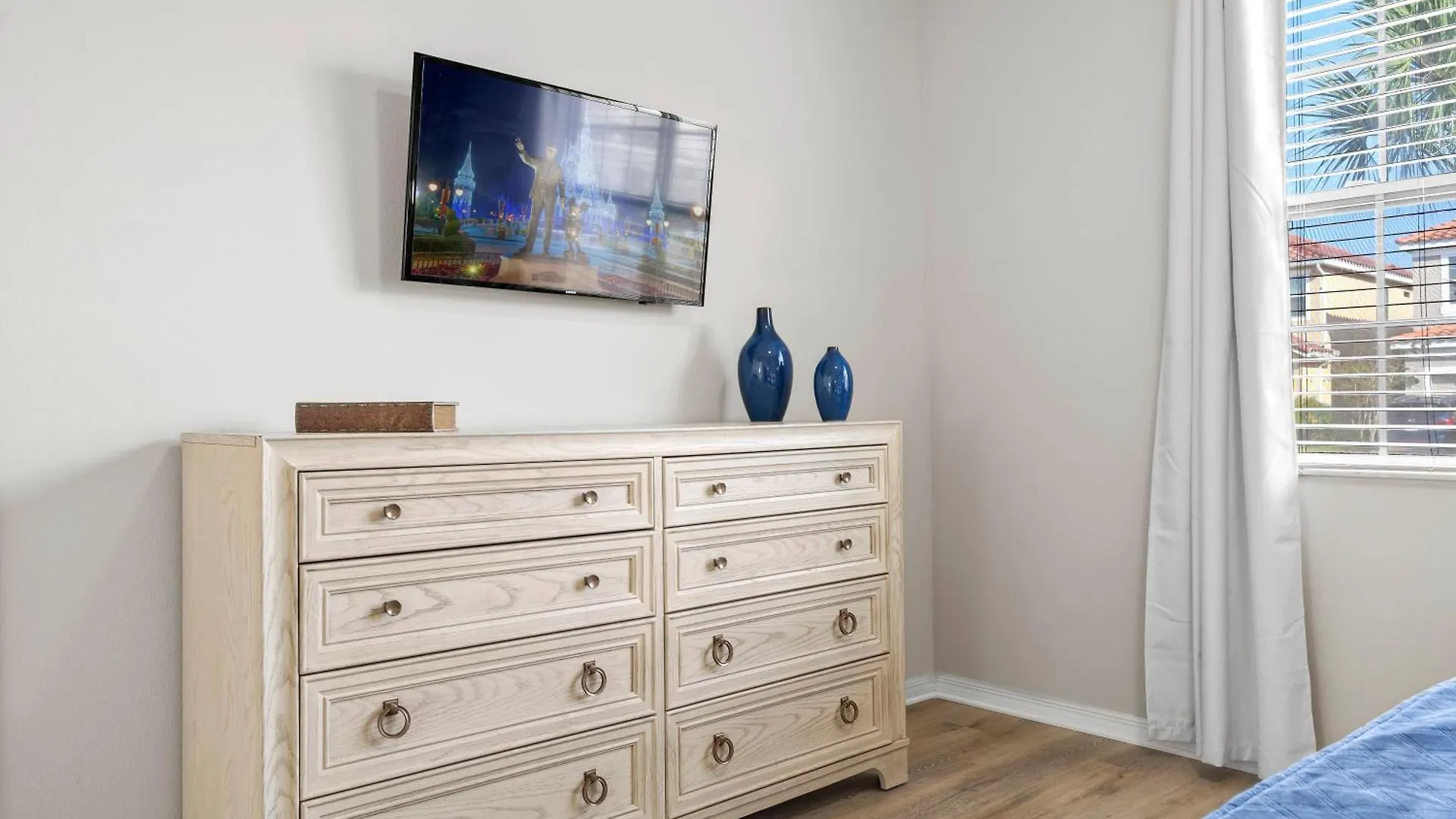 Fantastic Renovated View With Game *