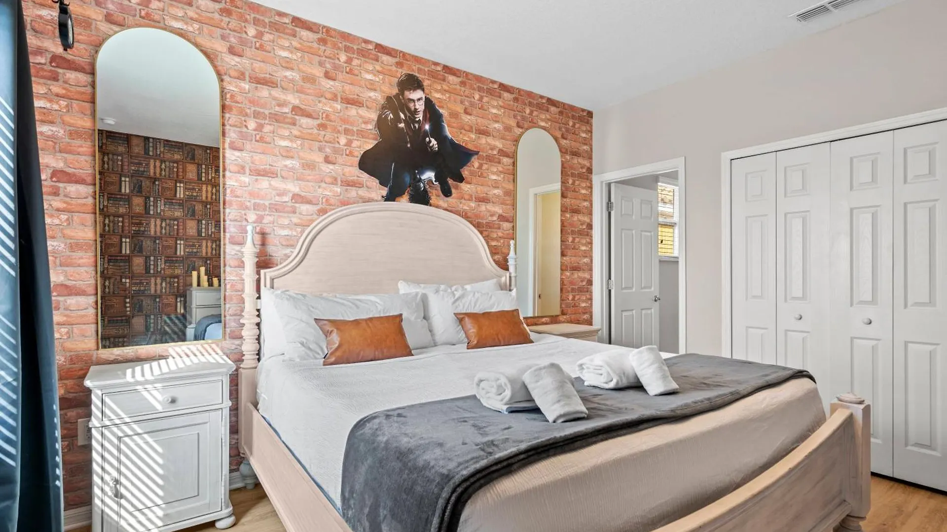 Fantastic Renovated View With Game