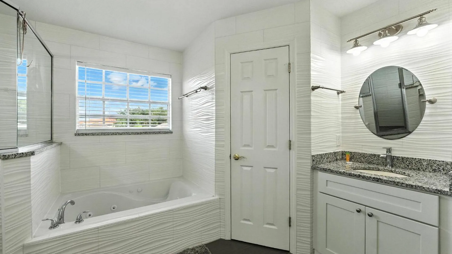 5 Bedroom Pool In Gated Community Near