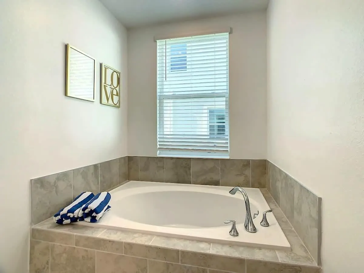 Superb 2br With 2 Clubhouses & Private Game