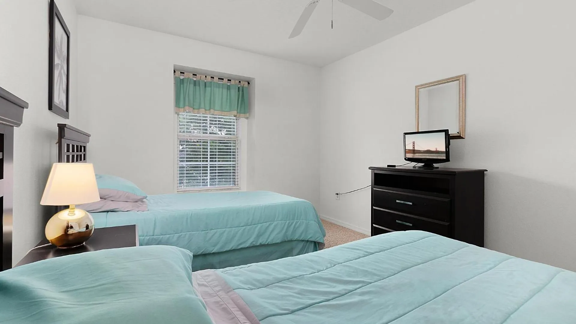 Spacious Lakefront Townhouse 10 Mins To Casa de Férias