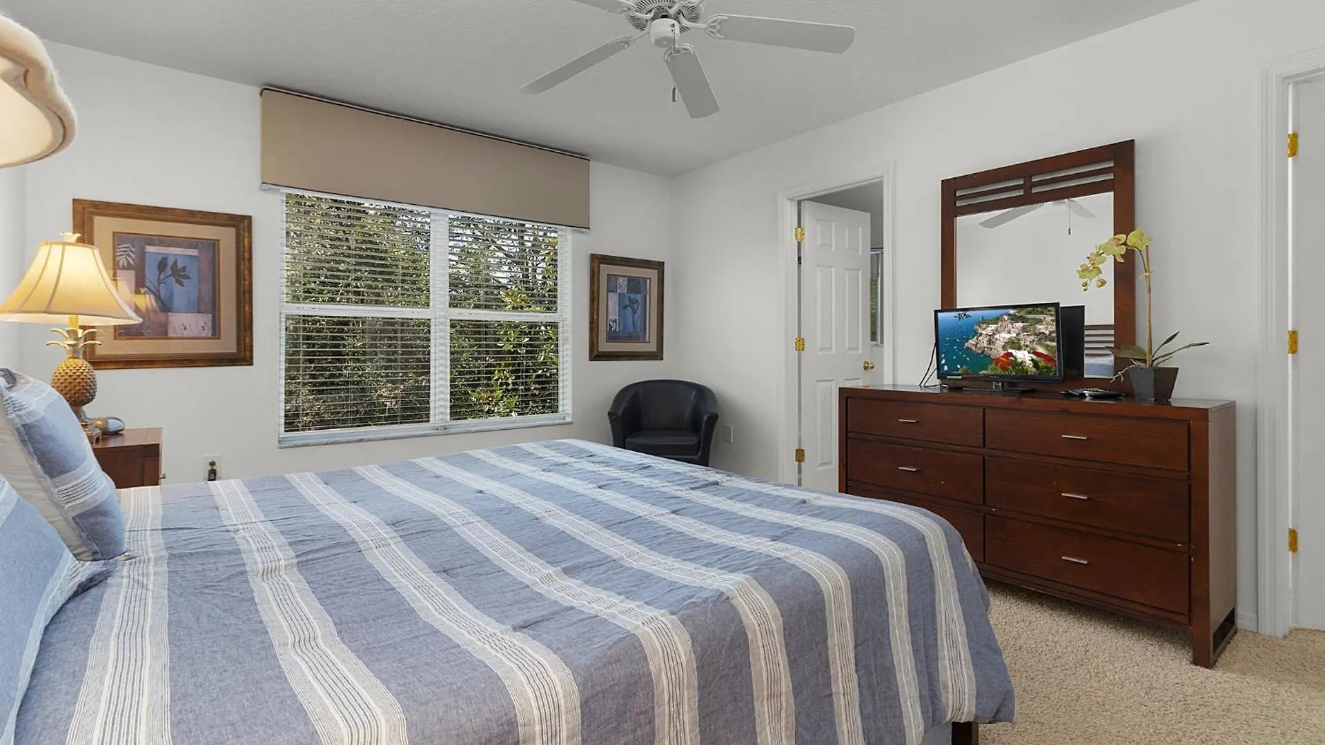 Spacious Lakefront Townhouse 10 Mins To *
