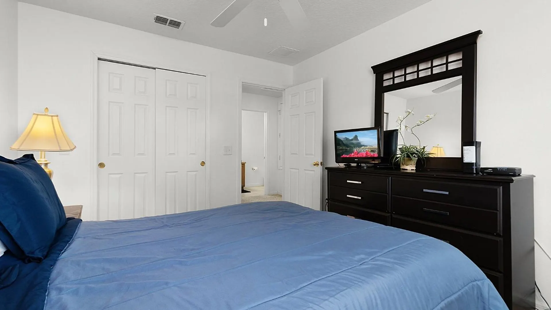 Spacious Lakefront Townhouse 10 Mins To Kissimmee