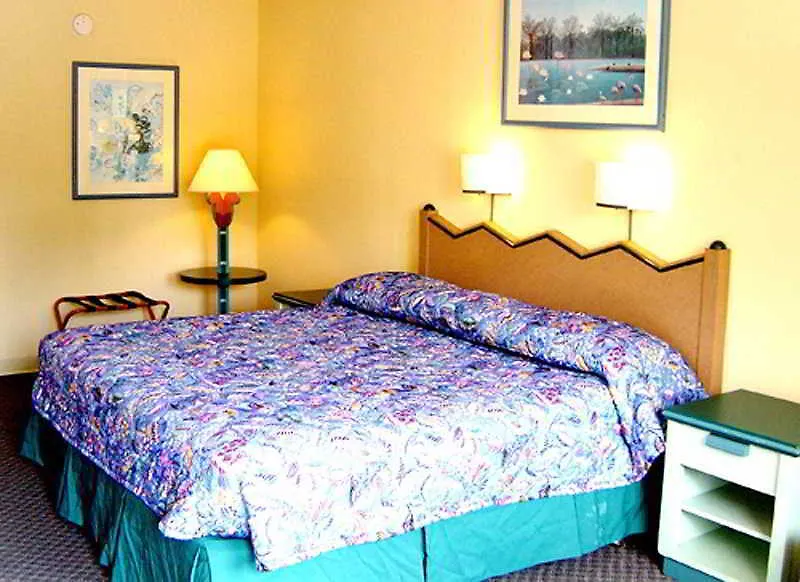 Goldstar & Suites Hotel