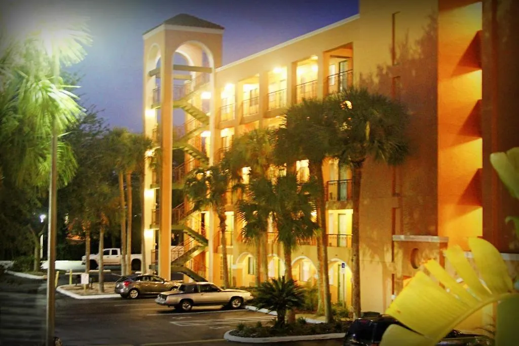 Hotel Ramada By Wyndham Downtown 3*