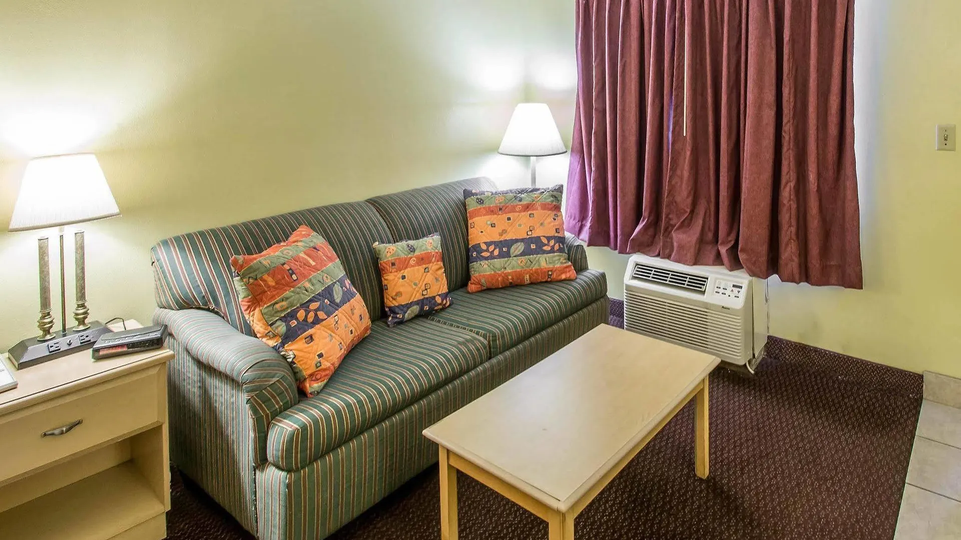 Hotel Econo & Maingate Central