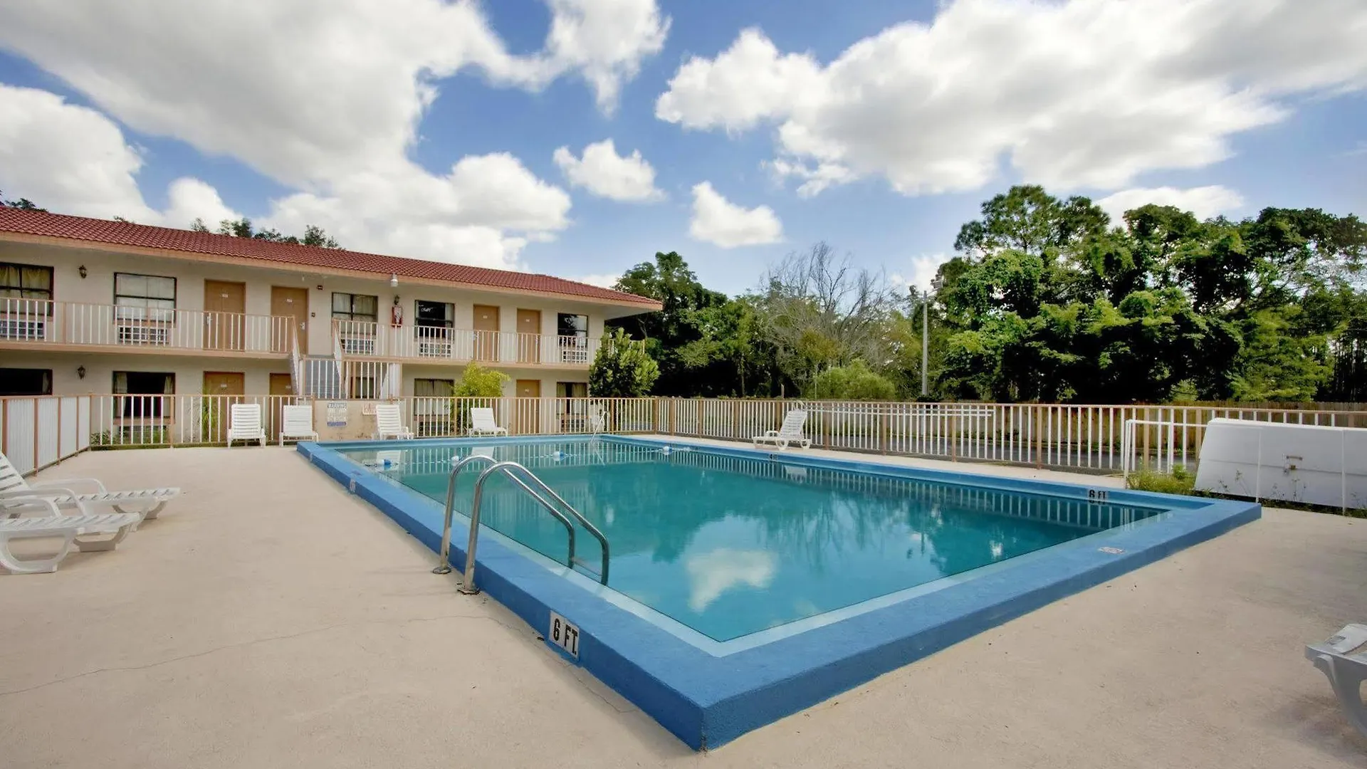 Hotel Goldstar & Suites